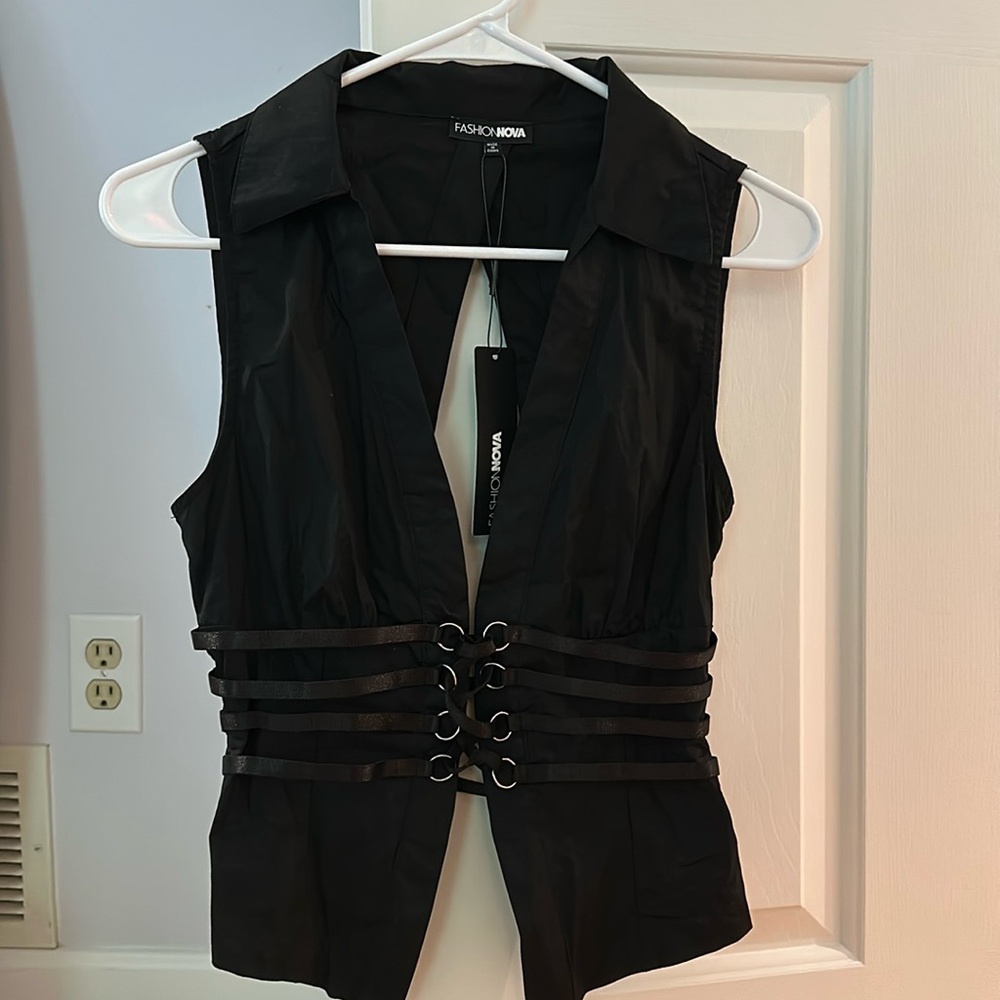 Black going out top, size Small from FashionNova. Never worn.